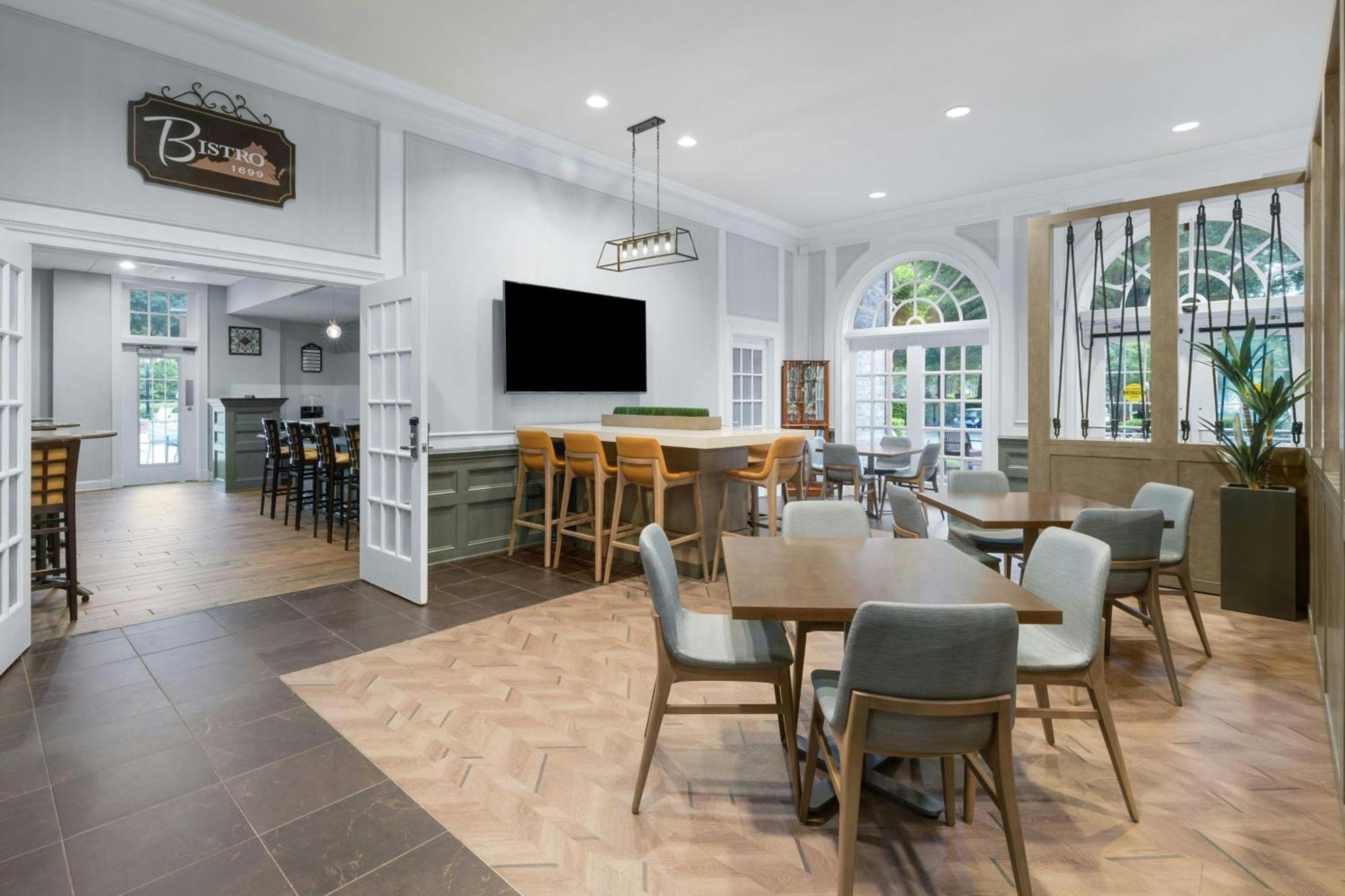 Marriott's Manor Club At Ford's Colony Hotel