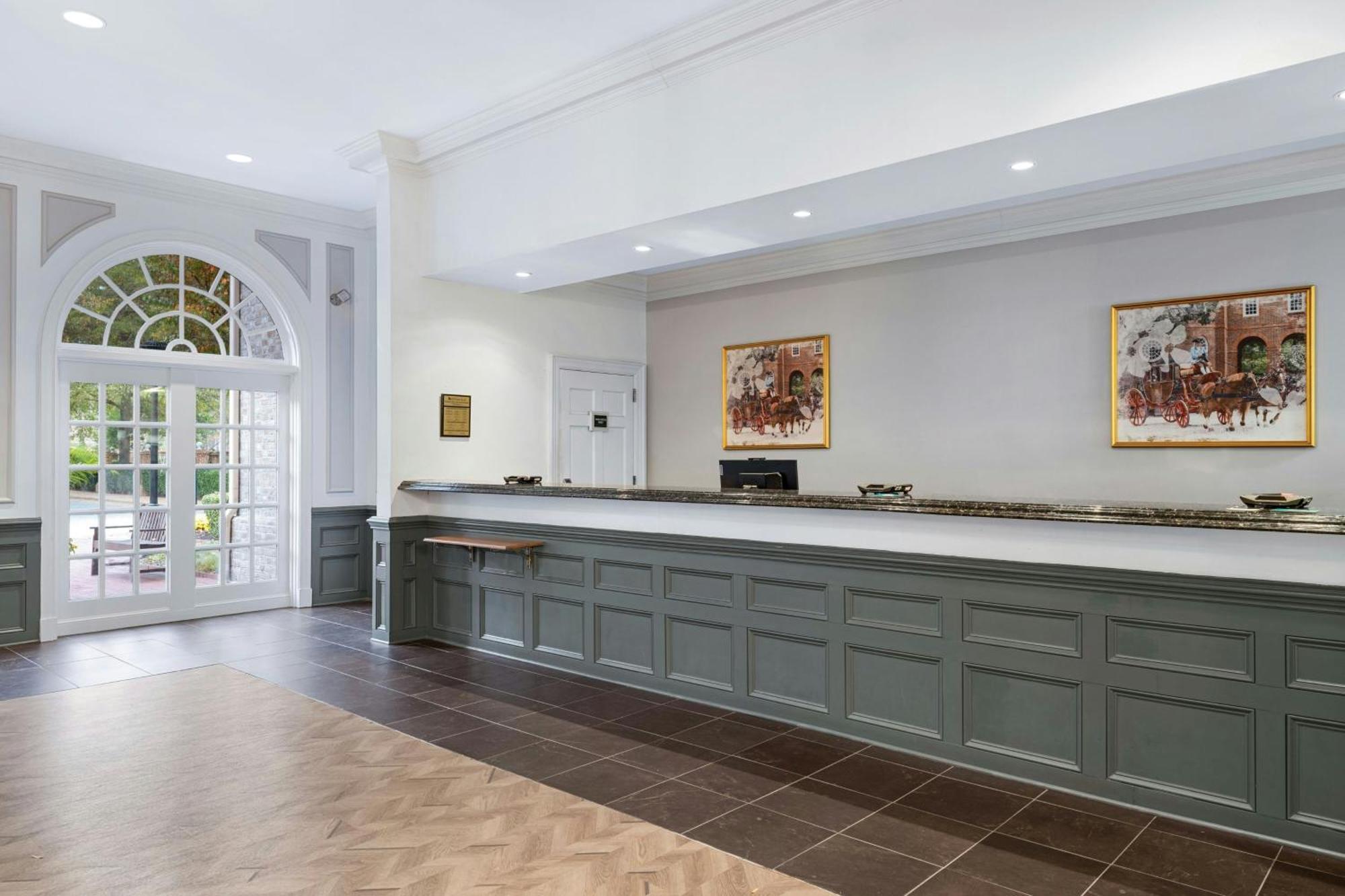 Hotel Marriott's Manor Club At Ford's Colony 4*