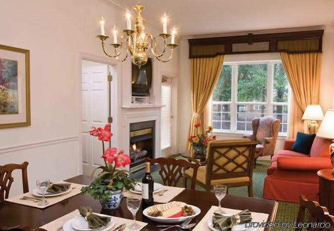 Marriott's Manor Club At Ford's Colony Hotel